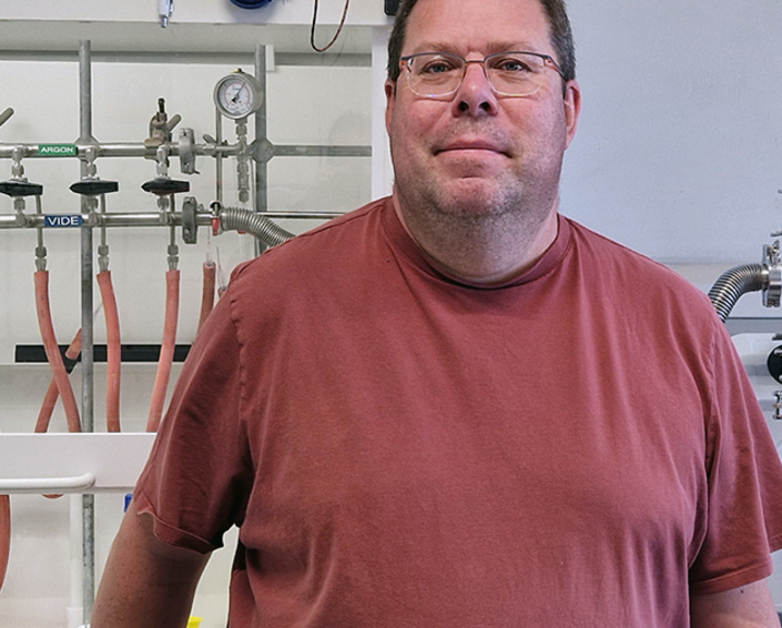 Inventor of the D.I.V.A.® Schlenk line, Frederic Legros, with VACUU·PURE® 10C chemistry screw vacuum pump 